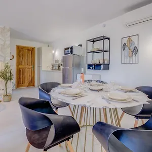 https://lappart-lorgues.fr-provencehotel.com
