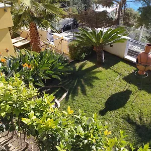 residenza-ginepri-69.hotelitalianriviera.com/
